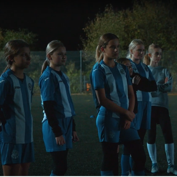 Video Heidi Frederikke Overrasker Drømmende Fodboldpiger